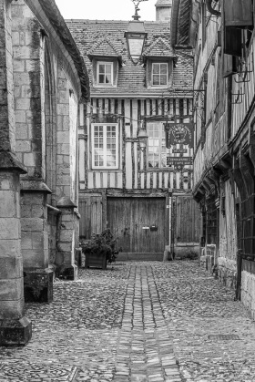 A small Side Alley in Honfleur