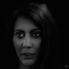 Dame im Dunkeln - Lady in black