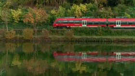 Moseltalbahn gegenüber von Ahn