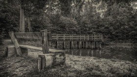 Place to rest at the pond